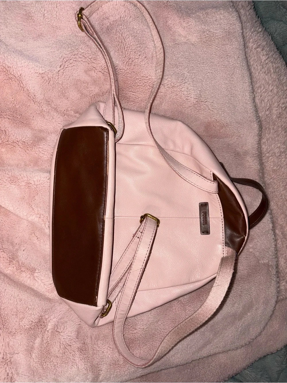 Fossil compact leather